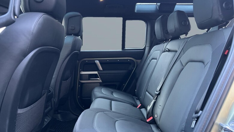 Land Rover Defender 3.0 D250 X-Dynamic HSE 110 5dr Auto Diesel Estate